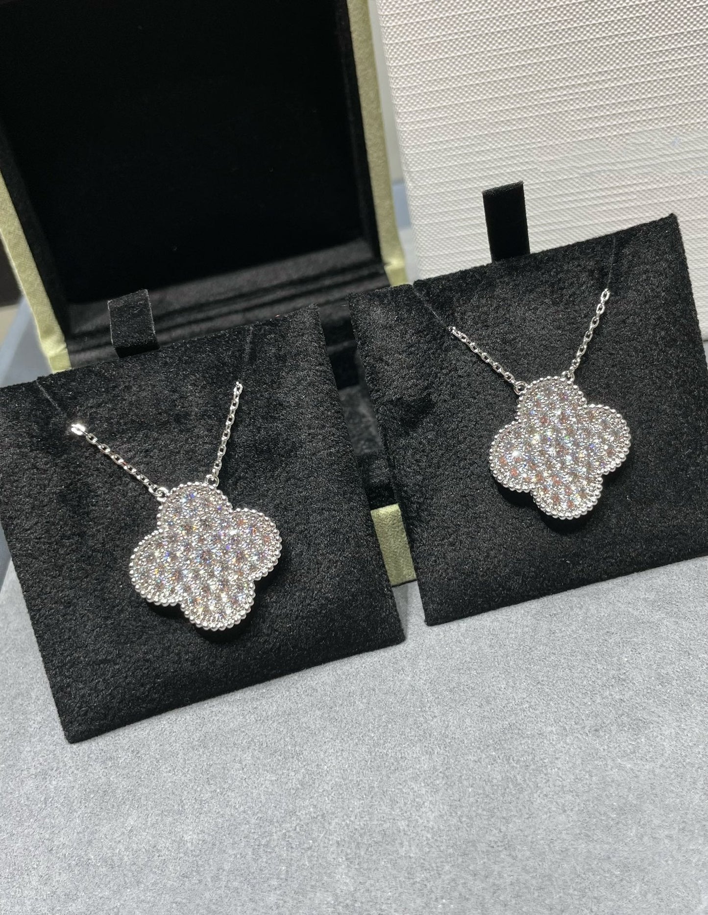 [Glimmer]CLOVER 25MM LARGE PENDANT DIAMOND PAVED SILVER NECKLACE
