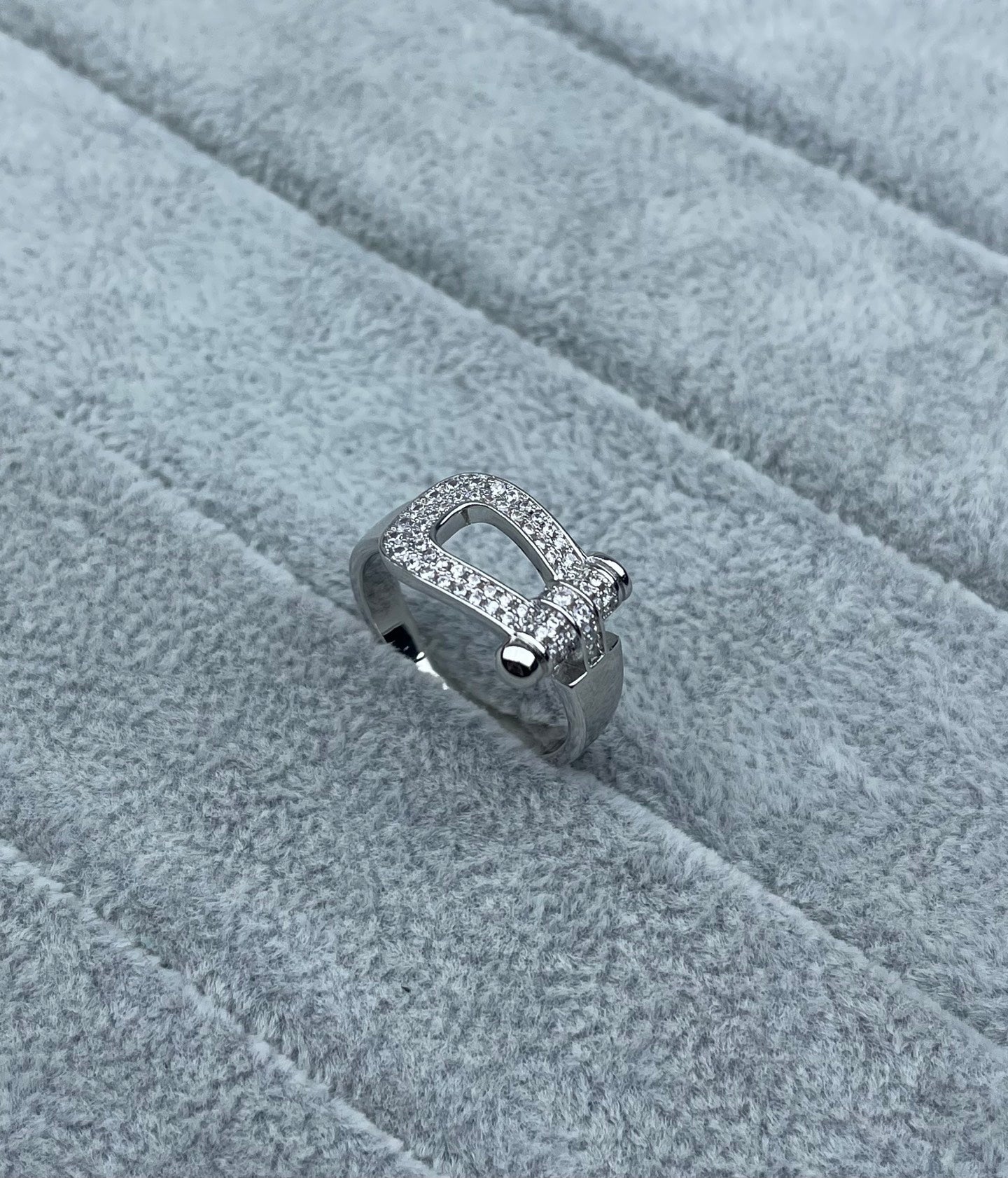 [Glimmer]Wide Hoof-Shaped Diamond-Studded Ring