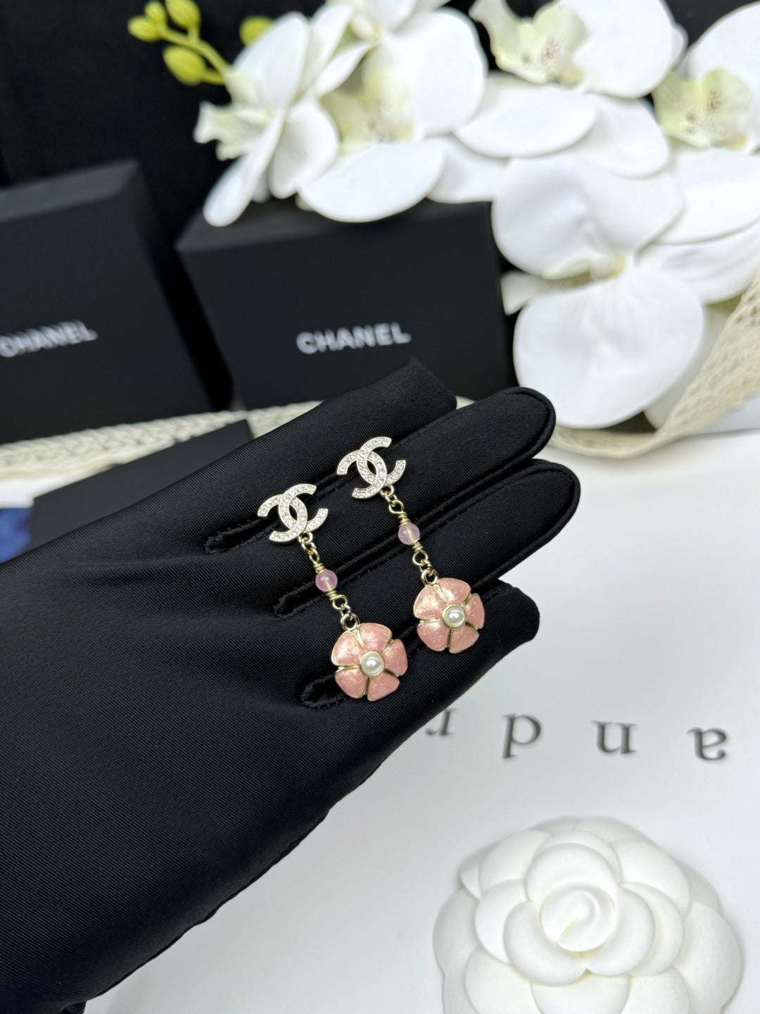 [Glimmer]26C Pink Camellia Enamel Pendant with Double C Earrings