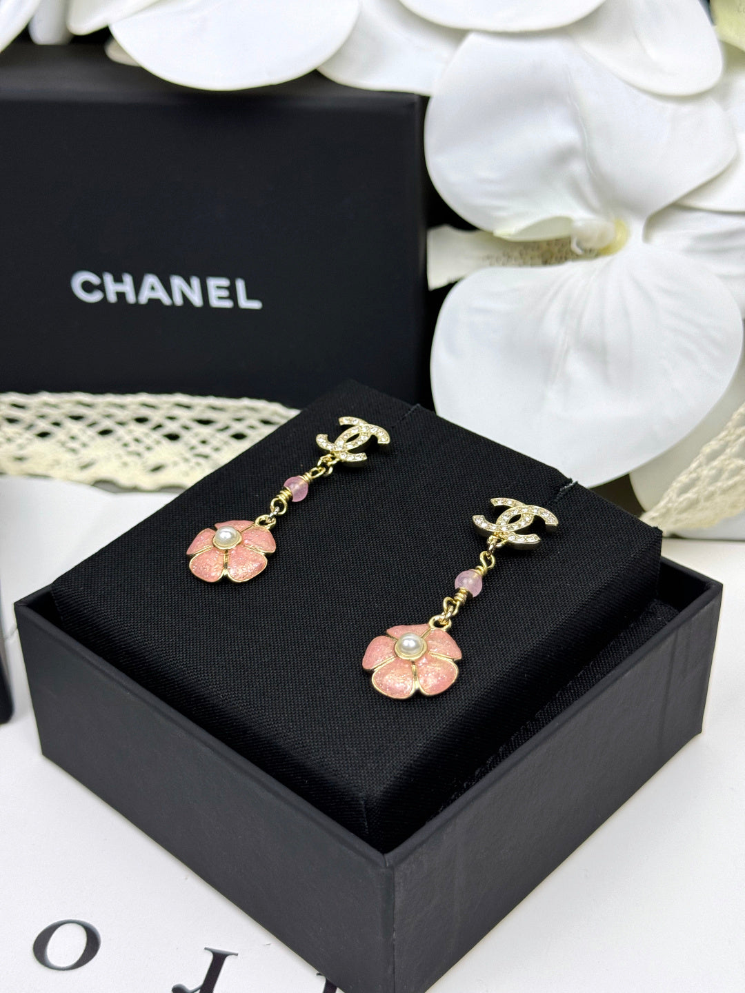 [Glimmer]26C Pink Camellia Enamel Pendant with Double C Earrings