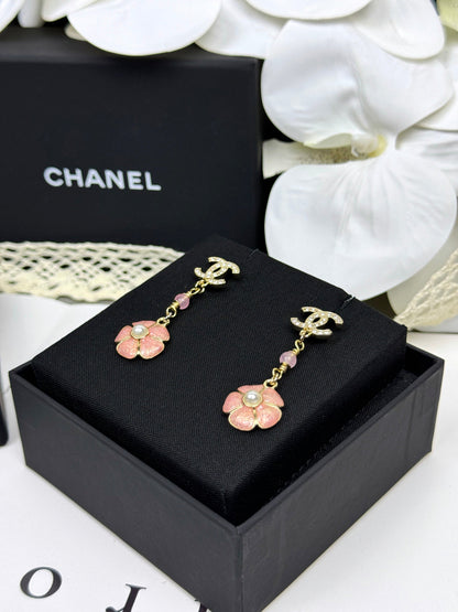 [Glimmer]26C Pink Camellia Enamel Pendant with Double C Earrings