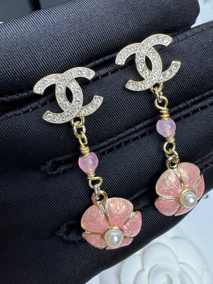 [Glimmer]26C Pink Camellia Enamel Pendant with Double C Earrings