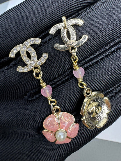 [Glimmer]26C Pink Camellia Enamel Pendant with Double C Earrings