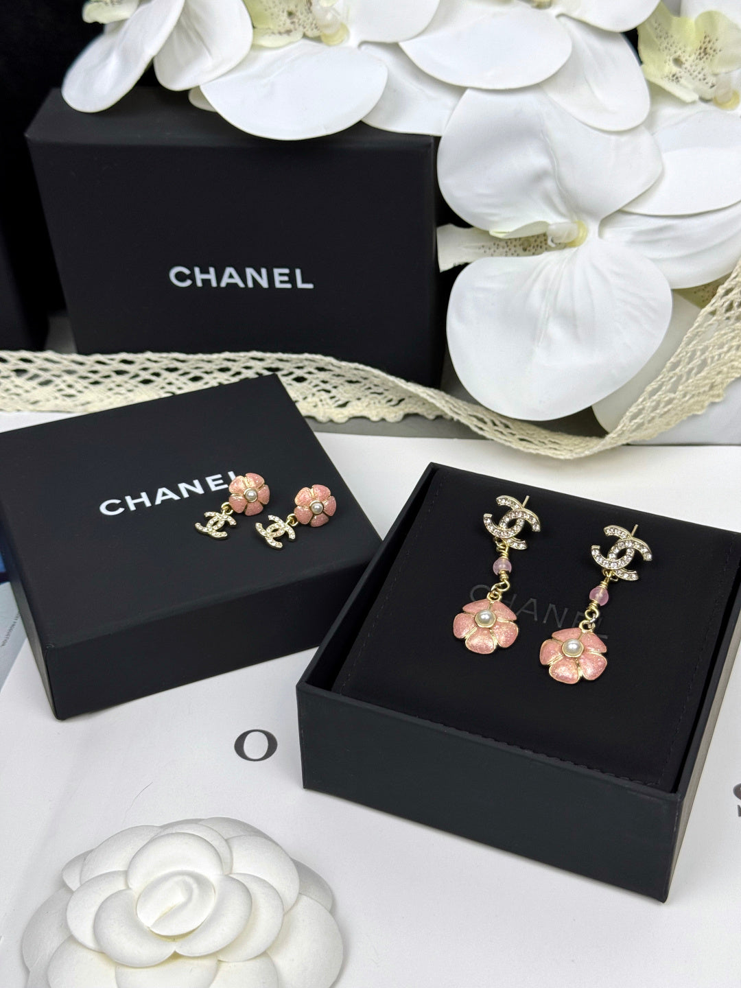 [Glimmer]26C Pink Camellia Enamel Pendant with Double C Earrings