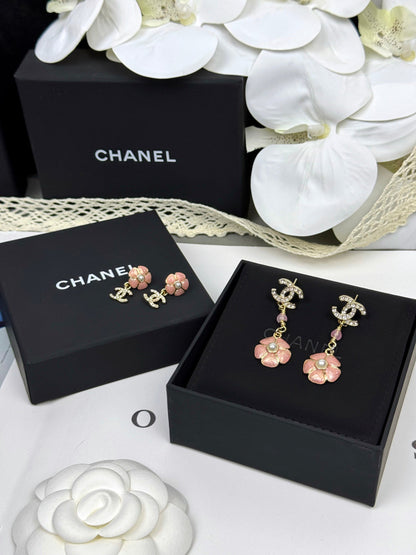 [Glimmer]26C Pink Camellia Enamel Pendant with Double C Earrings