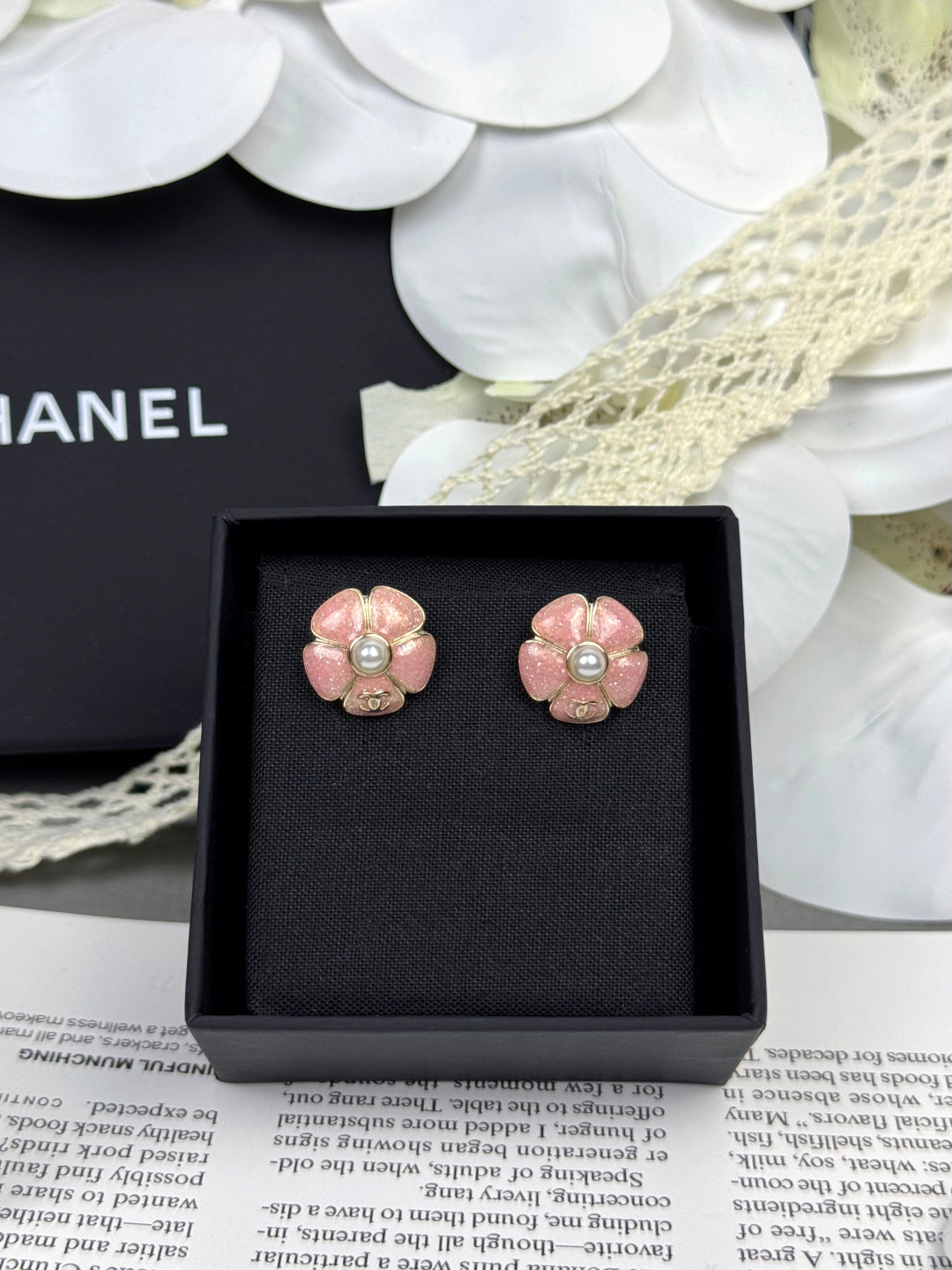 [Glimmer]26C Pink Camellia Pearl Enamel Stud Earrings