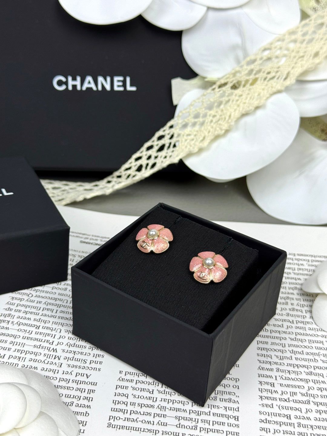 [Glimmer]26C Pink Camellia Pearl Enamel Stud Earrings