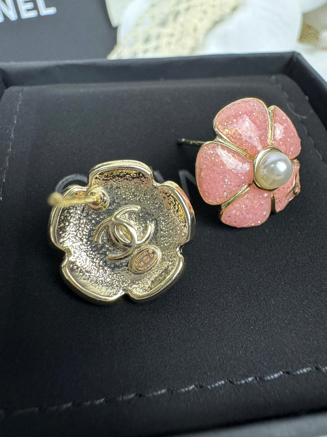 [Glimmer]26C Pink Camellia Pearl Enamel Stud Earrings
