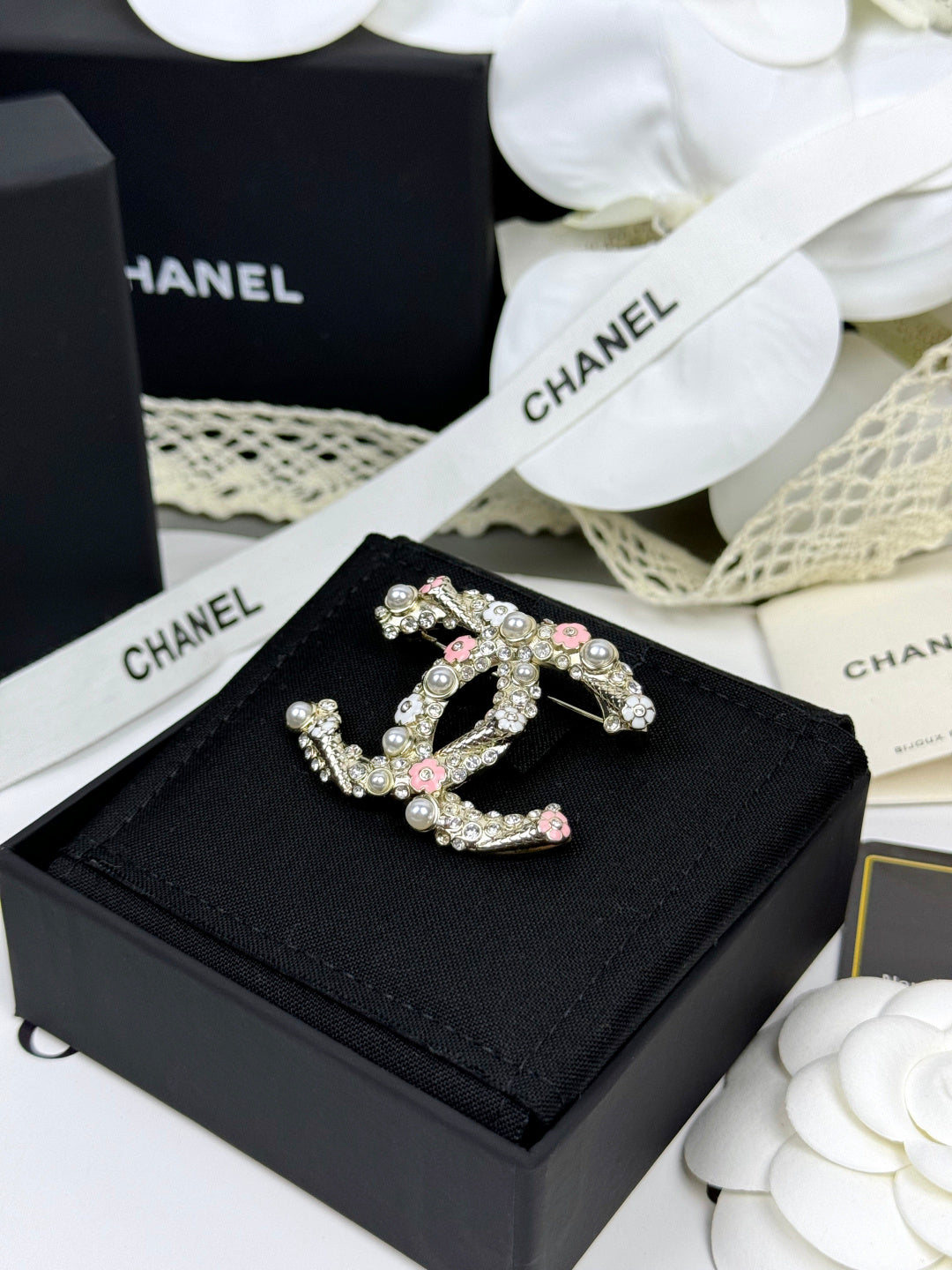 [Glimmer]26C Pink-White Enamel Ice Cream Cone Double C Brooch