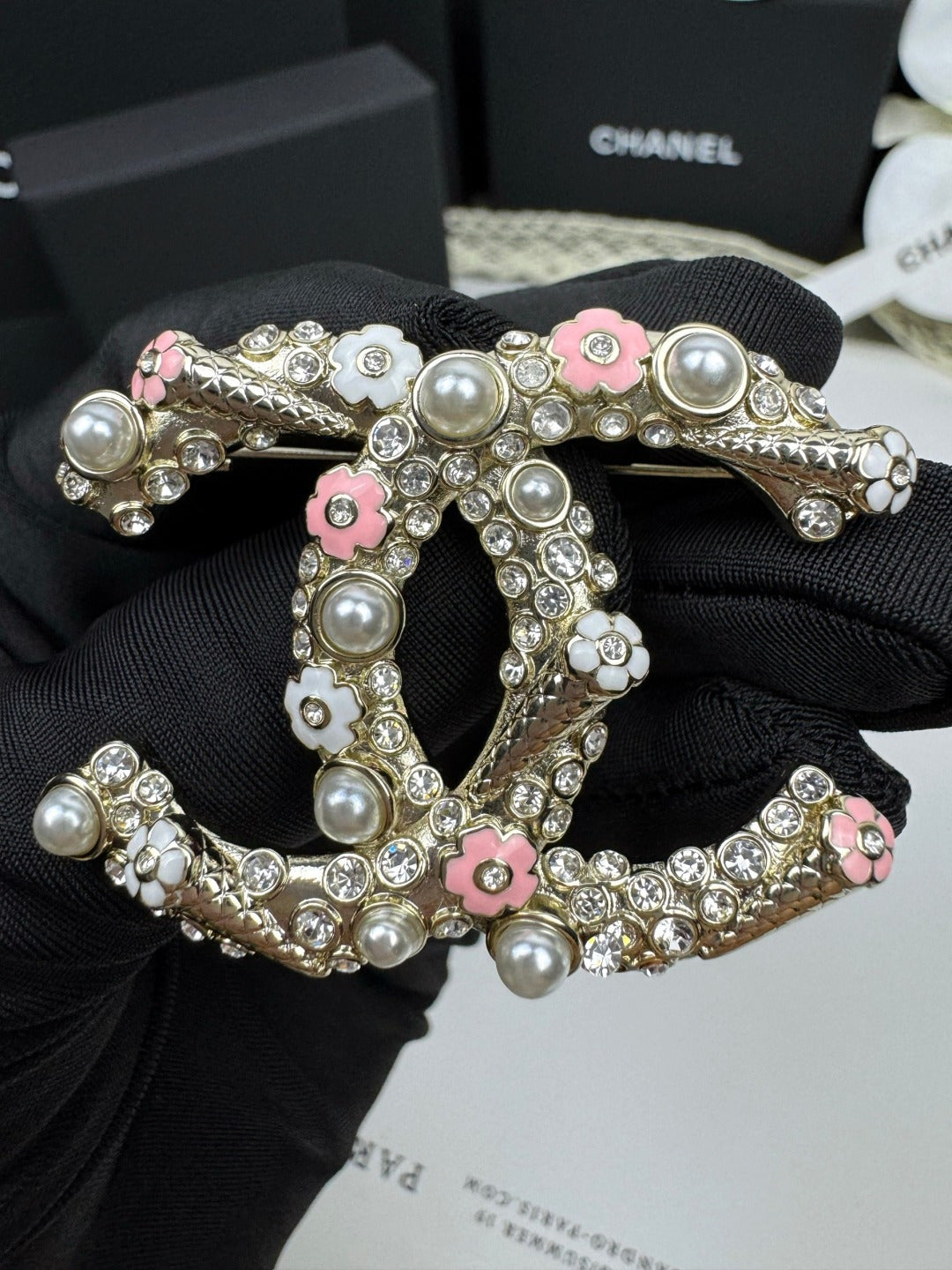 [Glimmer]26C Pink-White Enamel Ice Cream Cone Double C Brooch