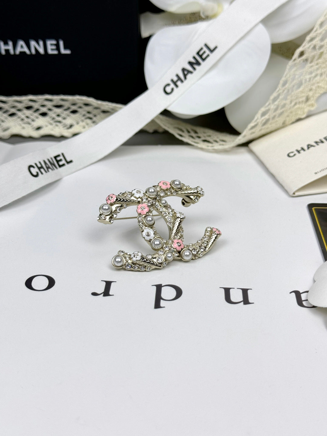 [Glimmer]26C Pink-White Enamel Ice Cream Cone Double C Brooch