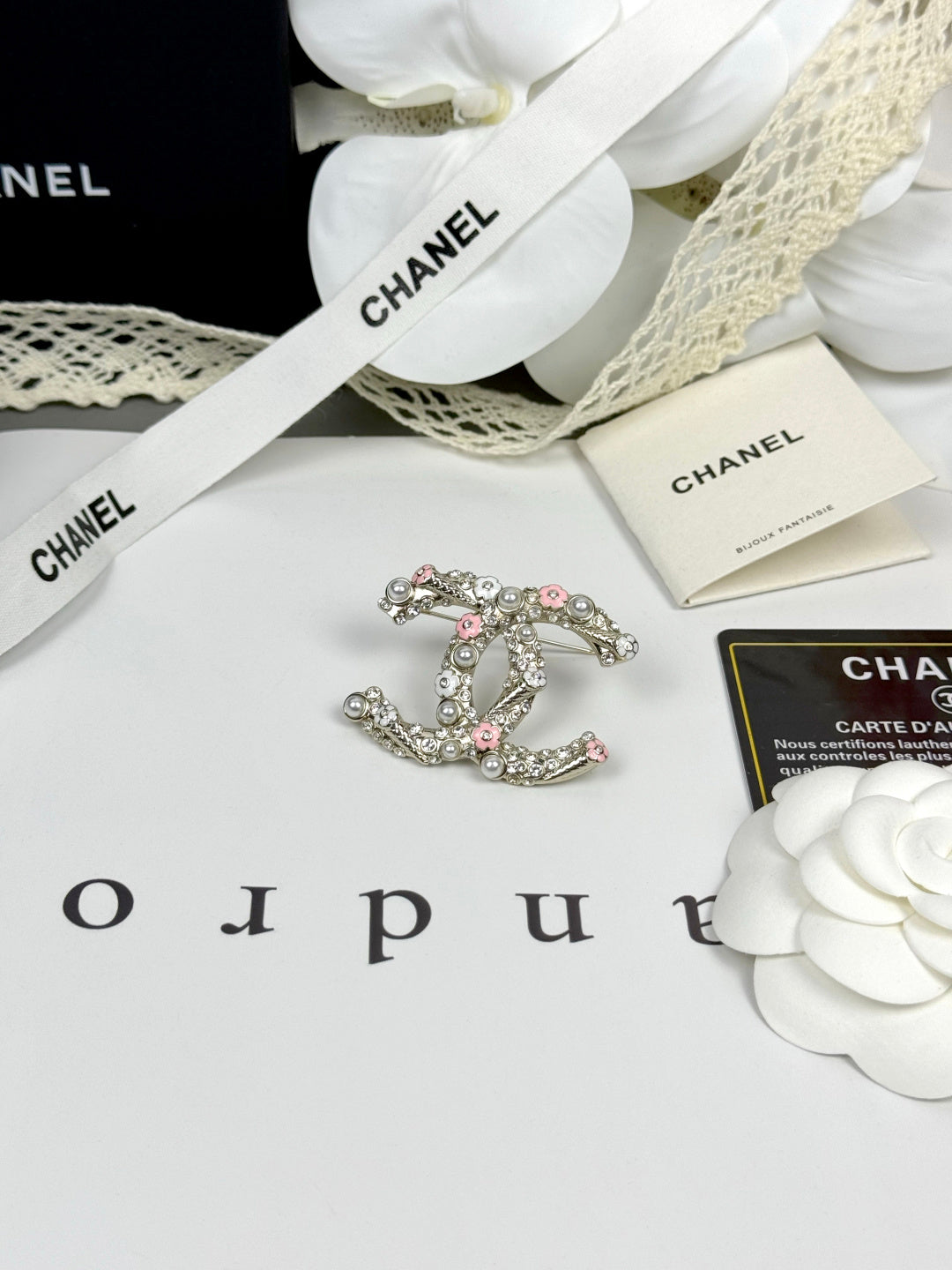 [Glimmer]26C Pink-White Enamel Ice Cream Cone Double C Brooch