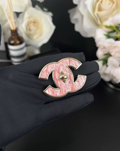 [Glimmer]ピンク レジン クラシック ブローチ 5cm