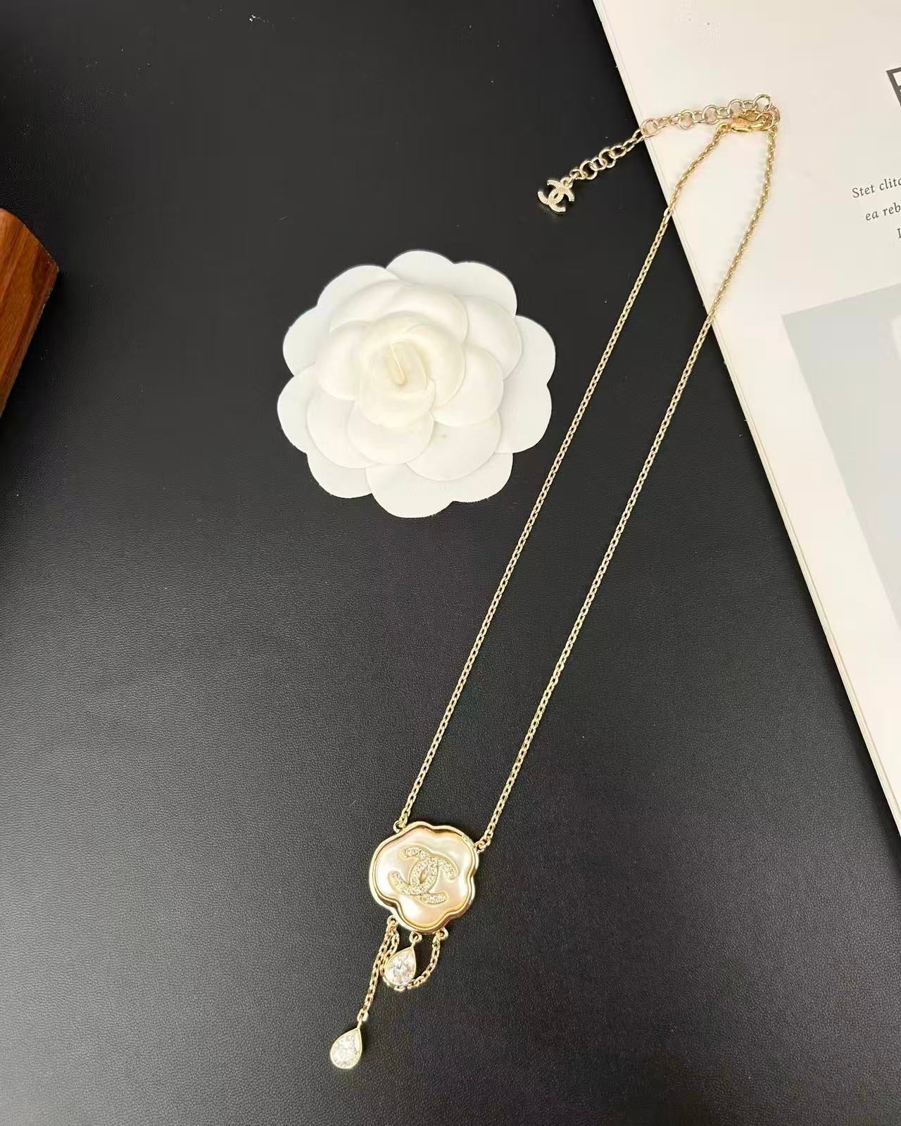 [Glimmer]Cloud Pearl Mother-of-Pearl Diamond Chain Pendant Necklace