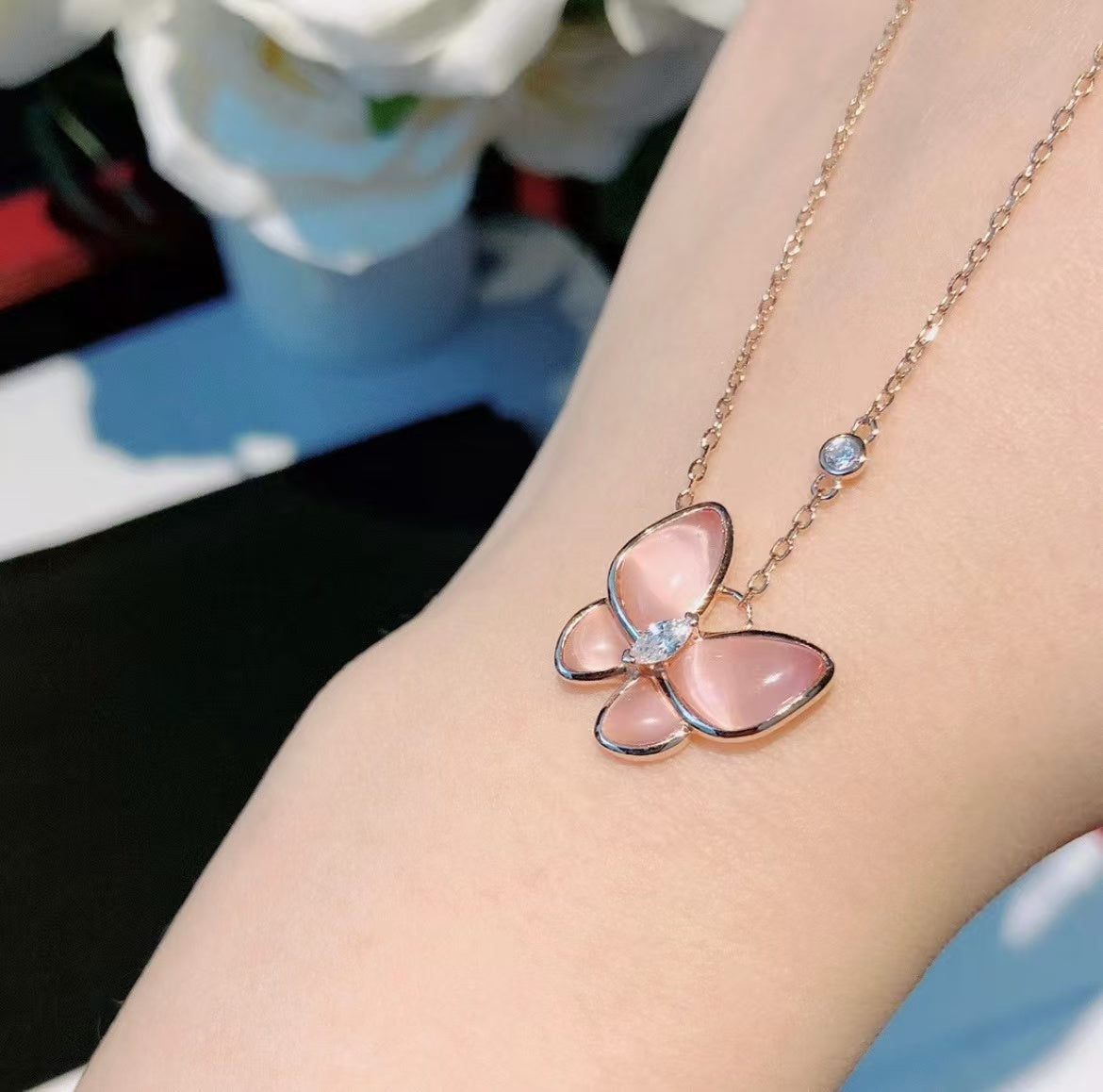 [Glimmer]BUTTERFLY PINK MOTHER-OF-PEARL DIAMOND NECKLACE