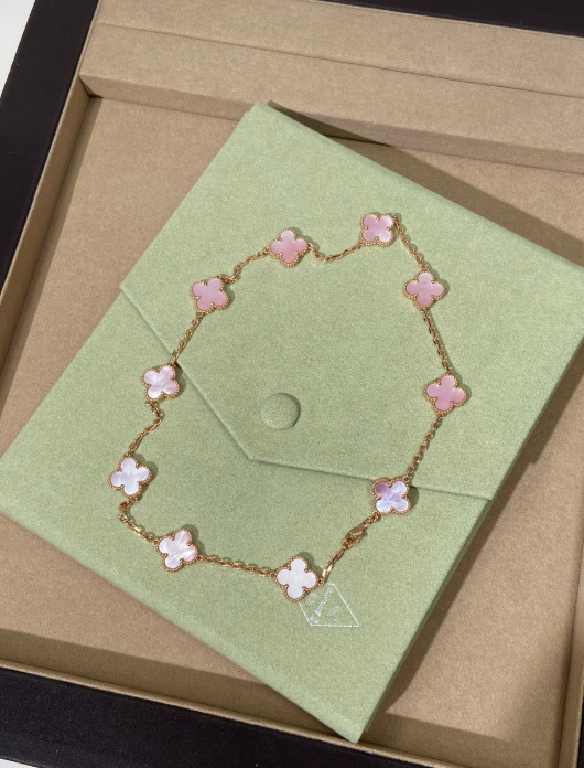 [Glimmer Jewellery] Pink Necklace with Ten Clover Designs
