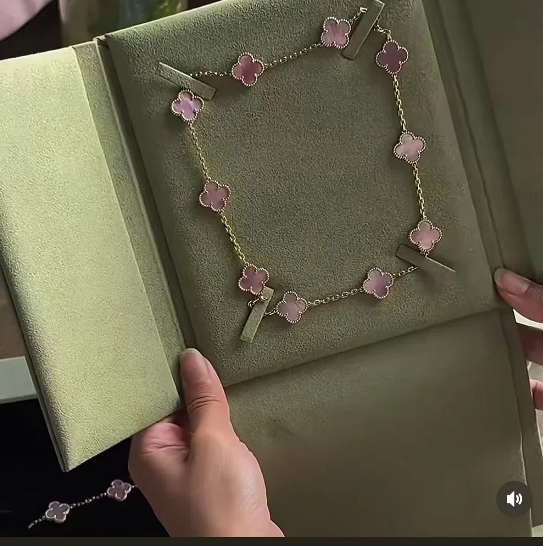 [Glimmer Jewellery] Pink Necklace with Ten Clover Designs