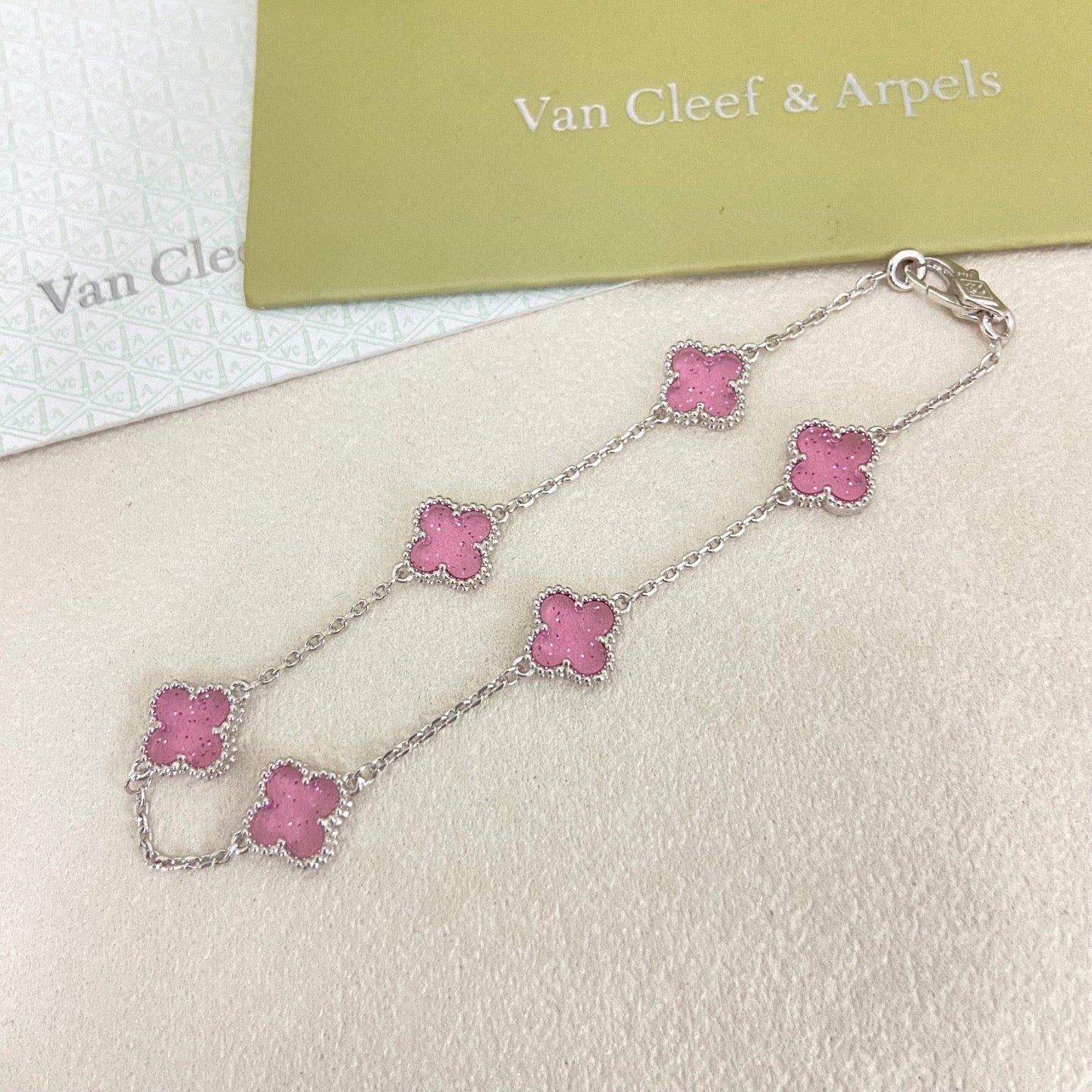[Liorra]2026 NEW CLOVER 6 MOTIF BUBBLE PINK ENAMEL BRACELET