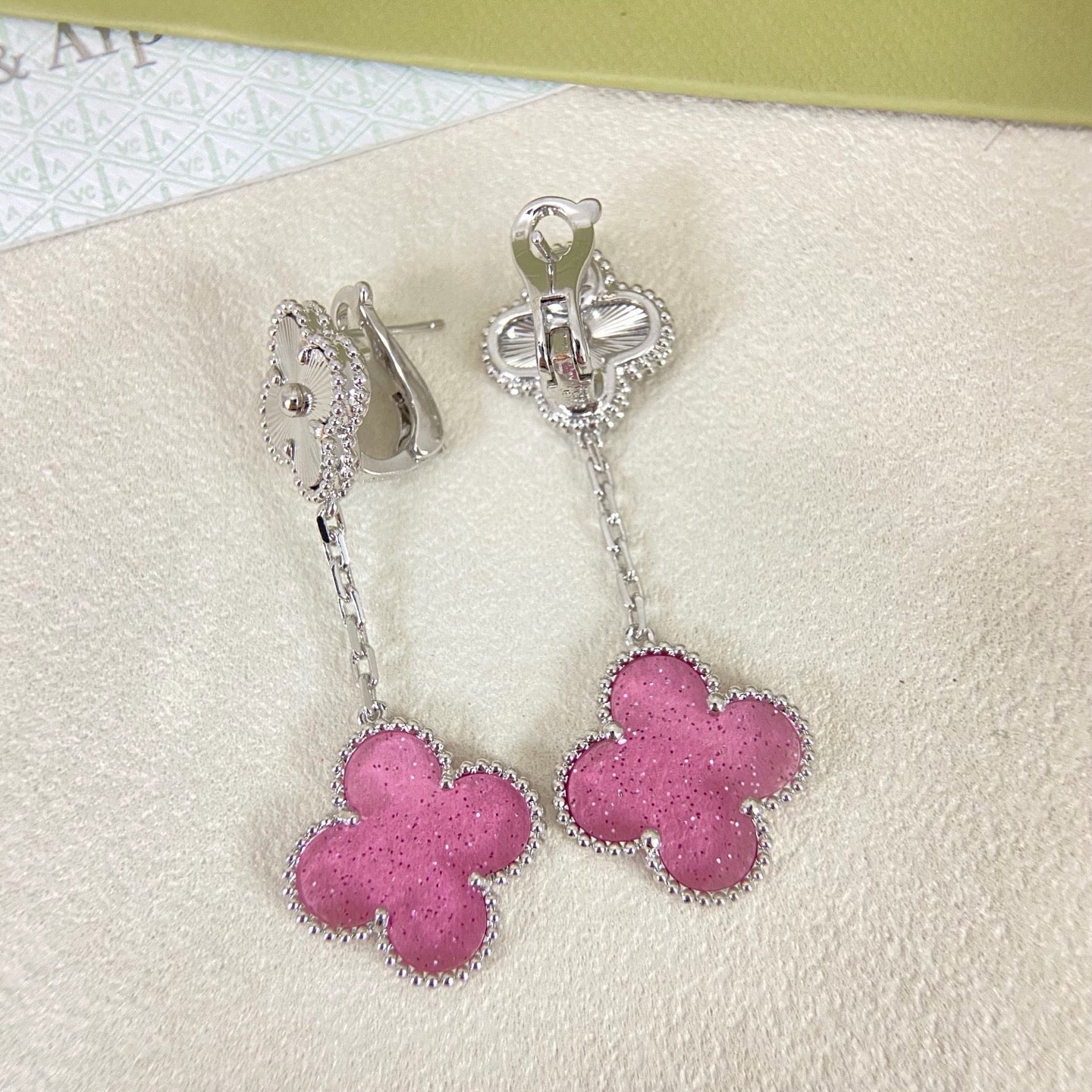 [Liorra]2026 NEW CLOVER 2 MOTIF  BUBBLE PINK ENAMEL