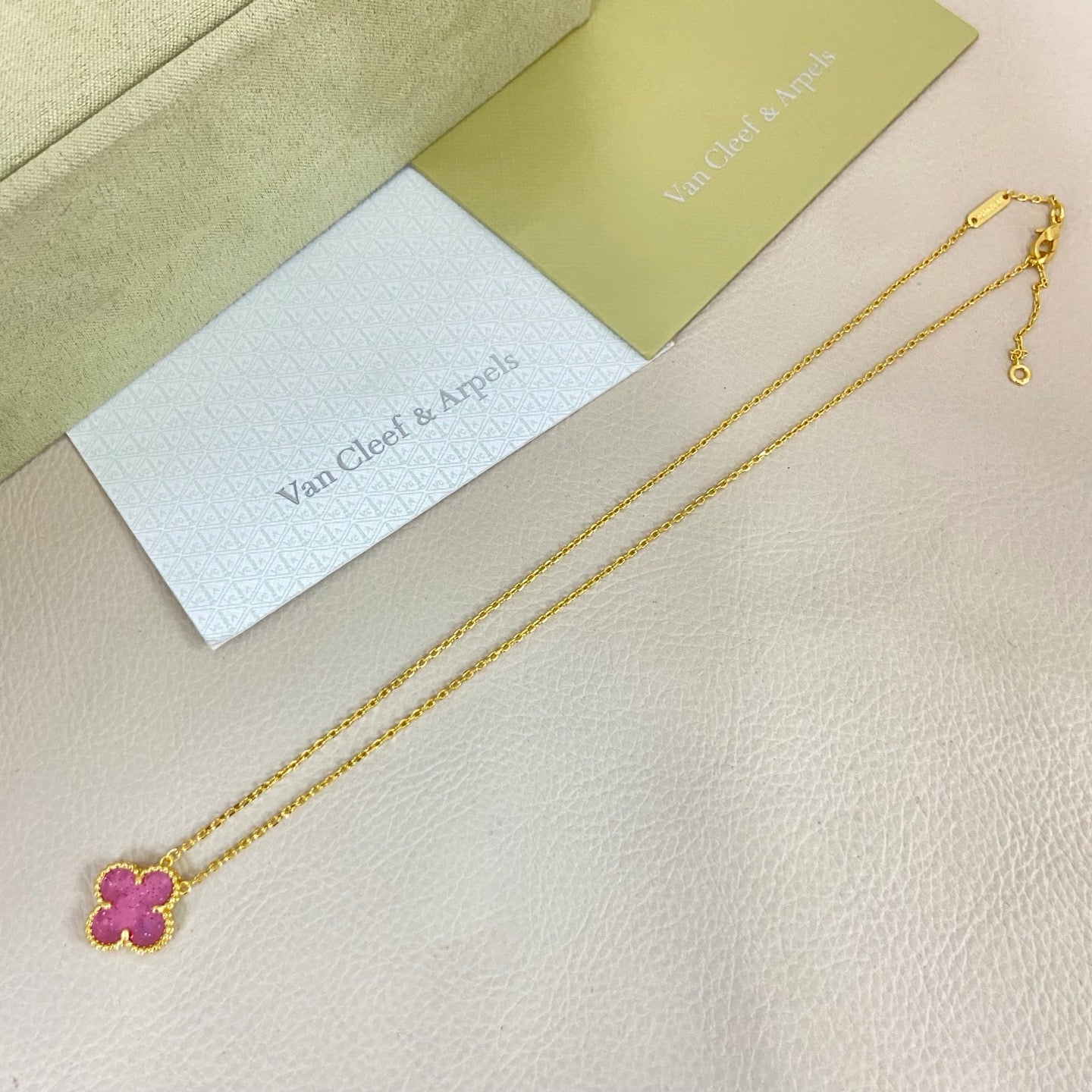 [Liorra Jewelry]15MM BUBBLE PINK ENAMEL SINGLE-FLOWER FOUR-LEAF CLOVER NECKLACE