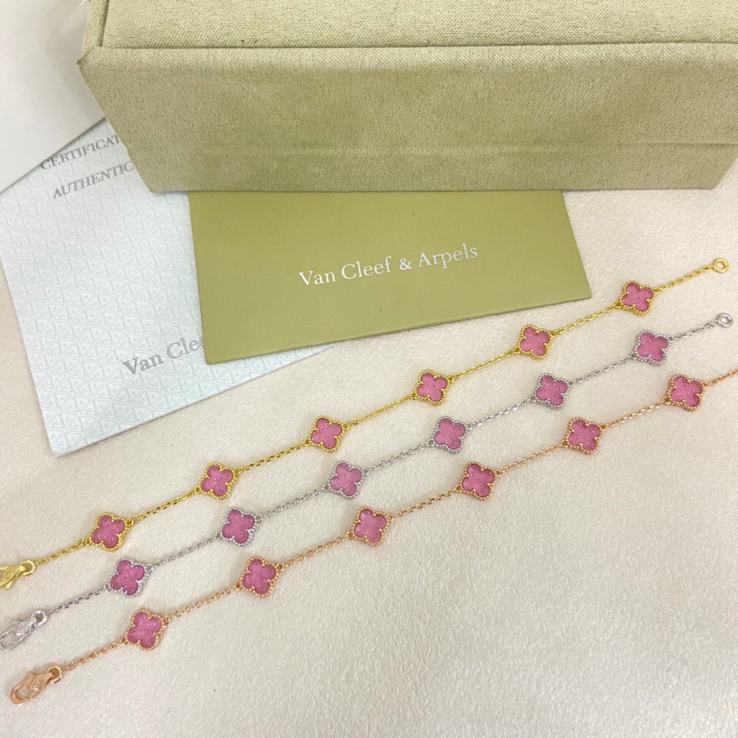 [Liorra]2026 NEW CLOVER 6 MOTIF BUBBLE PINK ENAMEL BRACELET