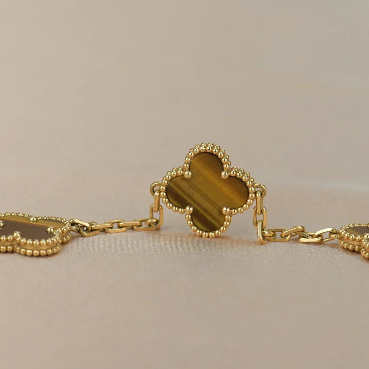 [Glimmer] CLOVER 5 MOTIFS TIGER EYE BRACELET COLLECTION