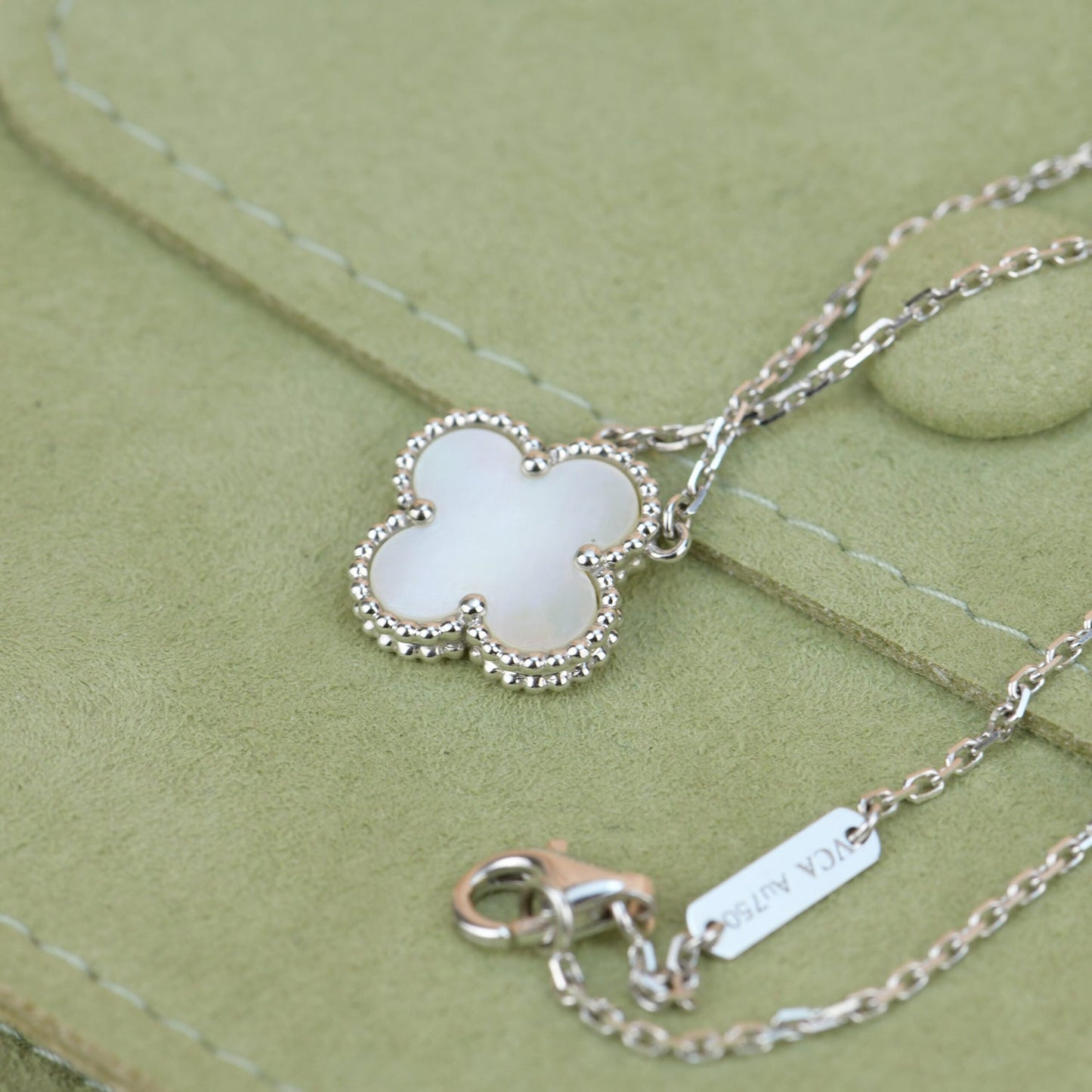 [Glimmer]CLOVER  15MM WHITE MOTHER-OF-PEARL SILVER