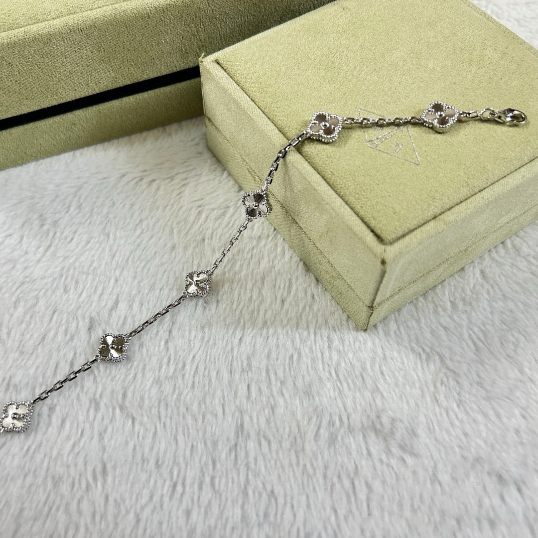 [Glimmer]CLOVER 6 MOTIF DIAMOND BRACELET