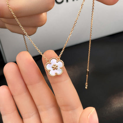 [Glimmer]LUCKY  WHITE MOP  PLUM BLOSSOM NECKLACE