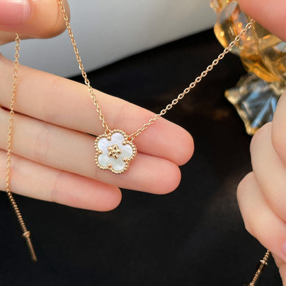 [Glimmer]LUCKY  WHITE MOP  PLUM BLOSSOM NECKLACE