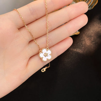 [Glimmer]LUCKY  WHITE MOP  PLUM BLOSSOM NECKLACE