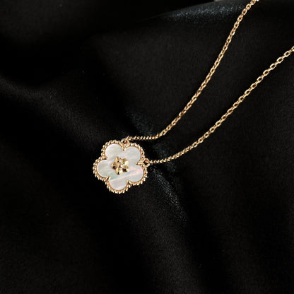 [Glimmer]LUCKY  WHITE MOP  PLUM BLOSSOM NECKLACE