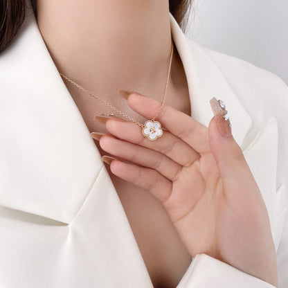 [Glimmer]LUCKY  WHITE MOP  PLUM BLOSSOM NECKLACE