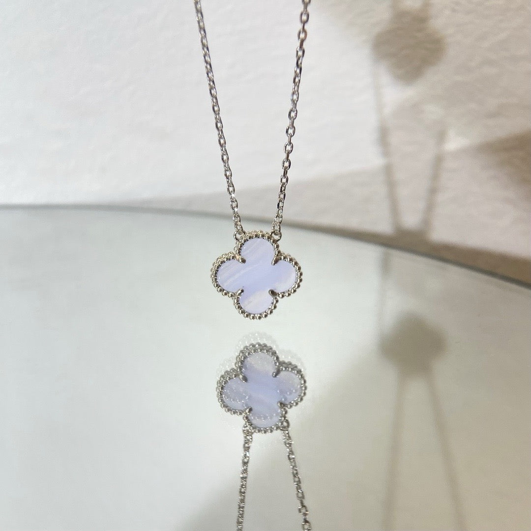 [Glimmer]CLOVER 15MM BLUE CHALCEDONY NECKLACE SILVER