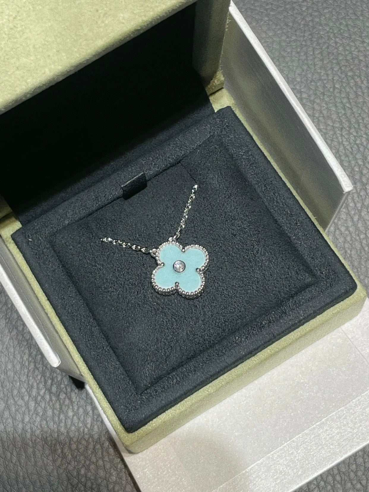 [Glimmer]CLOVER 1 DIAMOND LIGHT BLUE SILVER NECKLACE