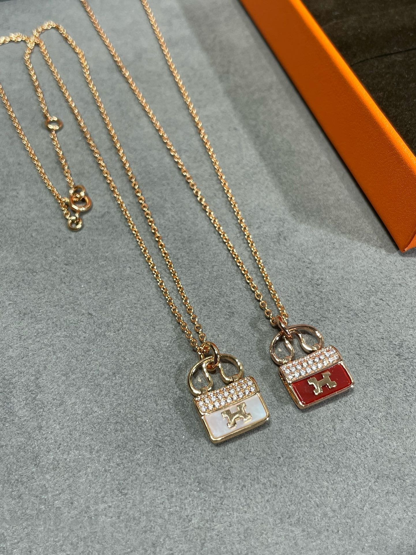 [Glimmer]H CIRCE MOISSANITE PENDANT NECKLACE GOLD