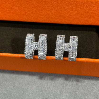 [Glimmer]H STUD EARRINGS WITH SILVER DIAMONDS