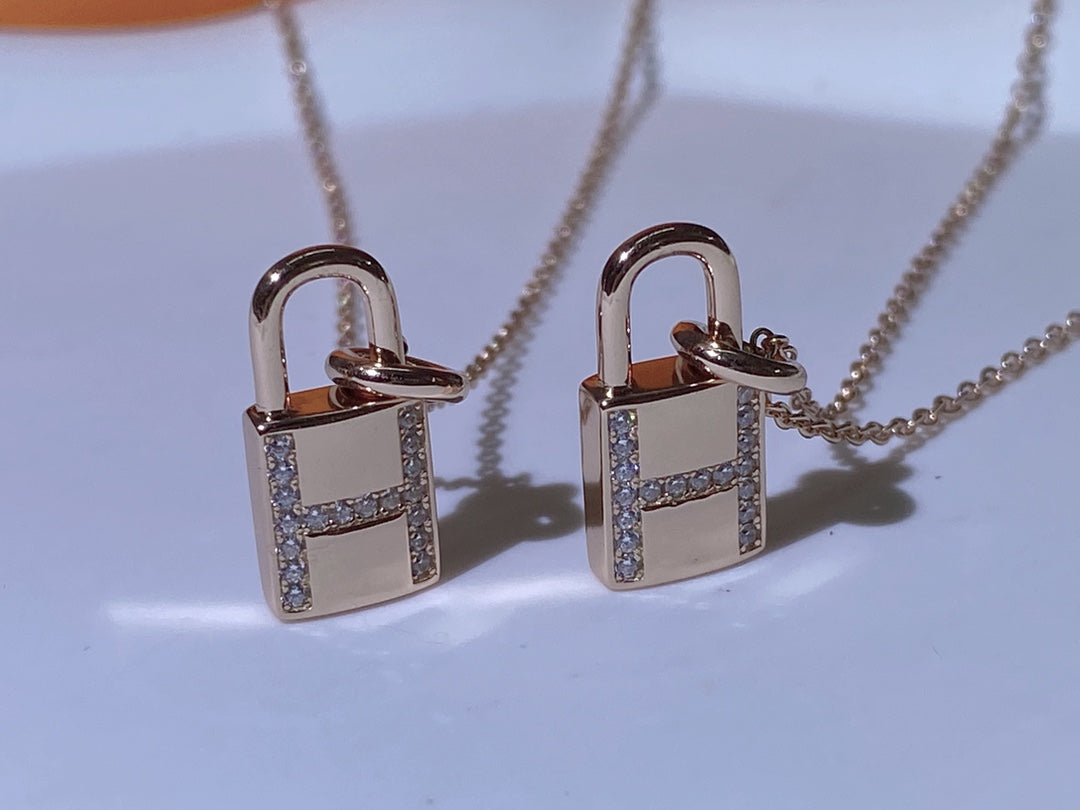[Glimmer]HM ADVANCED NICHE LOCK HEAD NECKLACE DIAMONDS