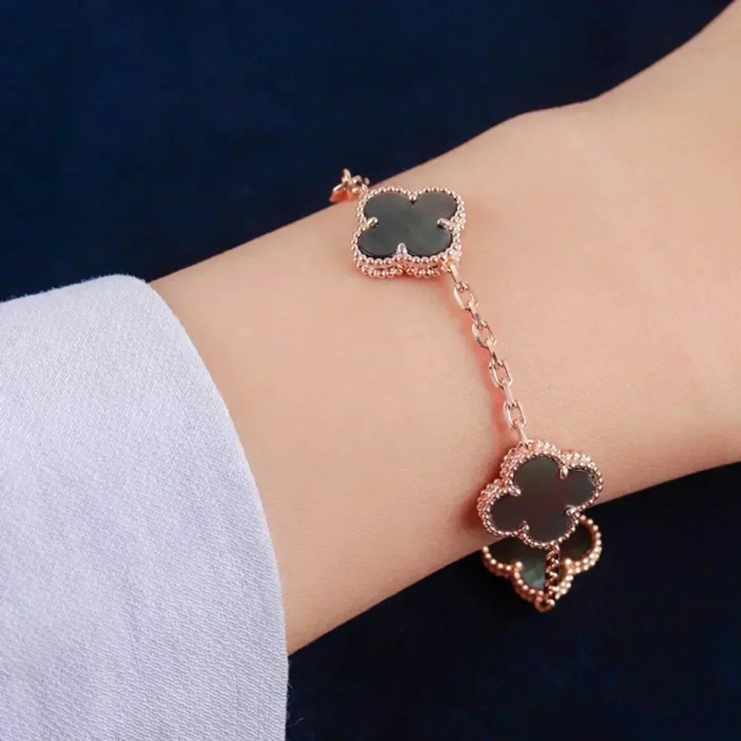 [Glimmer] CLOVER 5 MOTIF GRAY MOP BRACELET COLLECTION