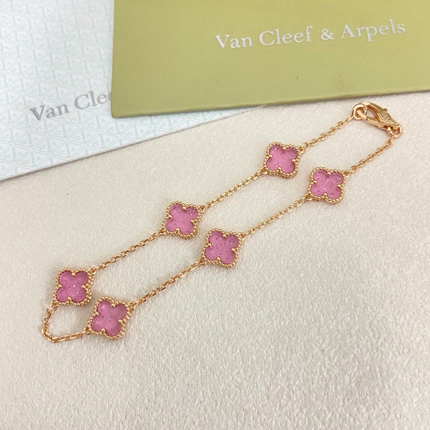 [Liorra]2026 NEW CLOVER 6 MOTIF BUBBLE PINK ENAMEL BRACELET