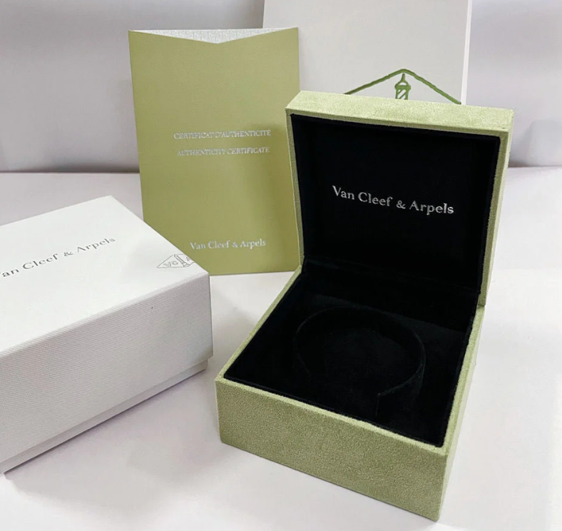 [Glimmer]CLOVER 15MM LASER NECKLACE AND BOX