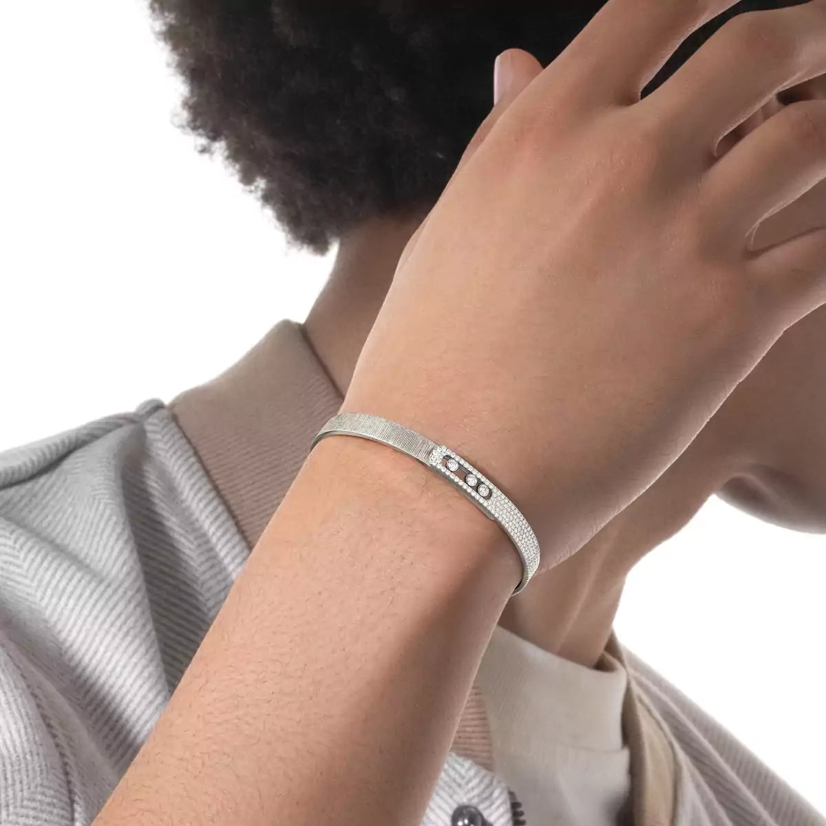 [Glimmer]Move Noa Ciselé half pavé bangle