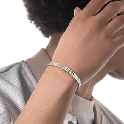 [Glimmer]Move Noa Ciselé half pavé bangle