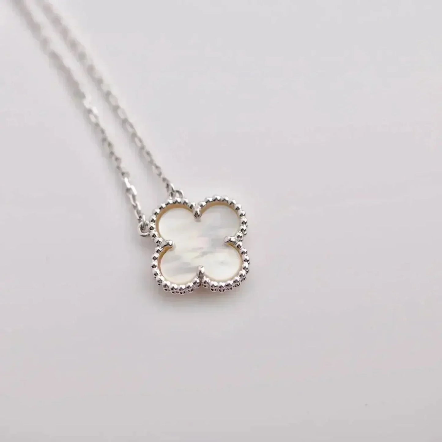 [Glimmer]CLOVER  15MM WHITE MOTHER-OF-PEARL SILVER