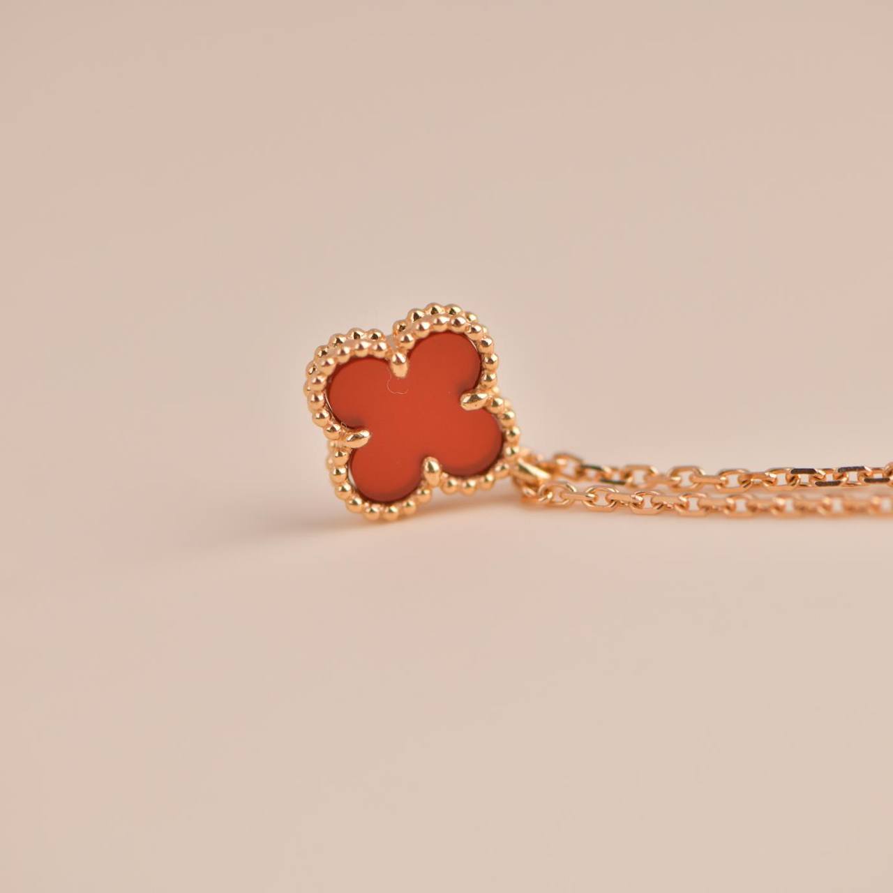 [Glimmer]CLOVER MINI 9.5MM WHITE CARNELIANS NECKLACE