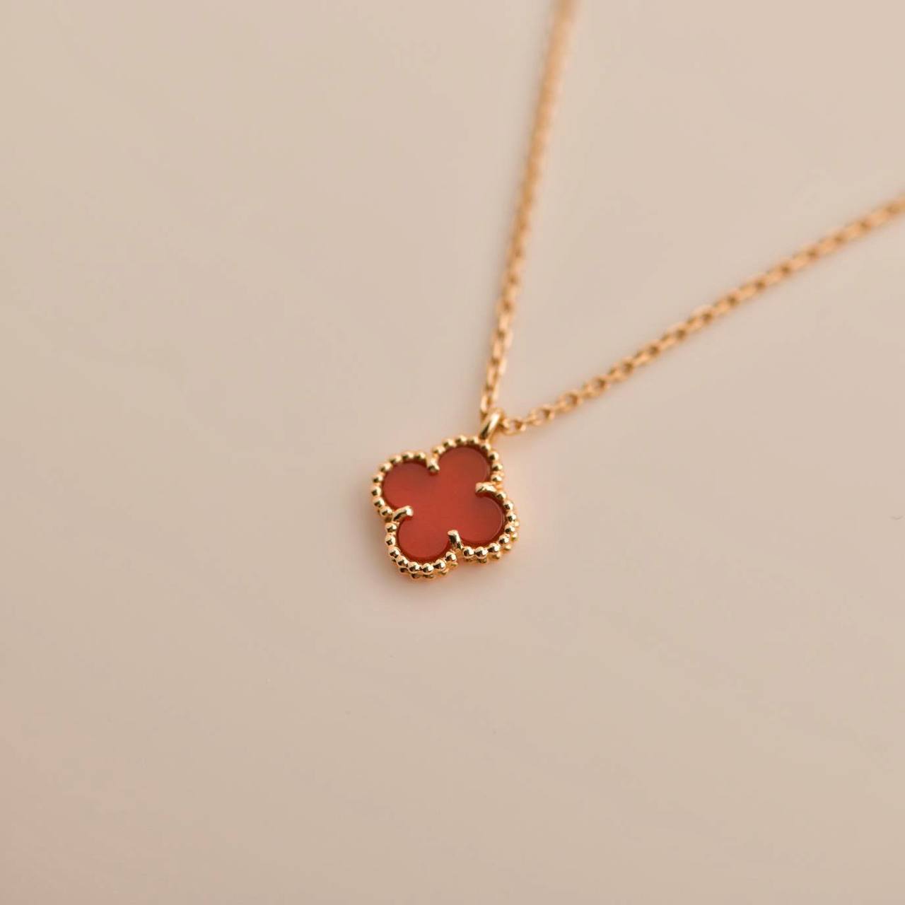 [Glimmer]CLOVER MINI 9.5MM WHITE CARNELIANS NECKLACE