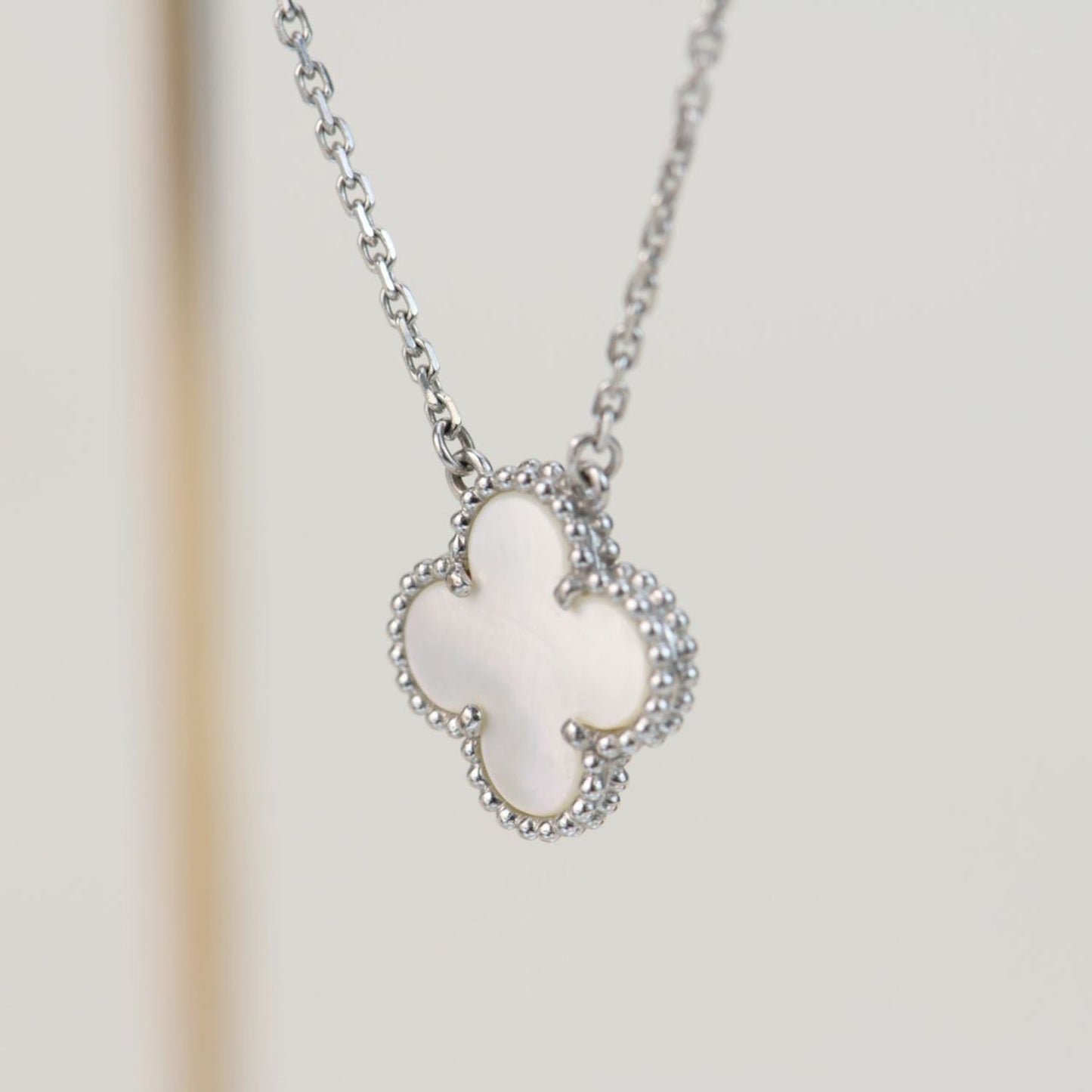 [Glimmer]CLOVER  15MM WHITE MOTHER-OF-PEARL SILVER