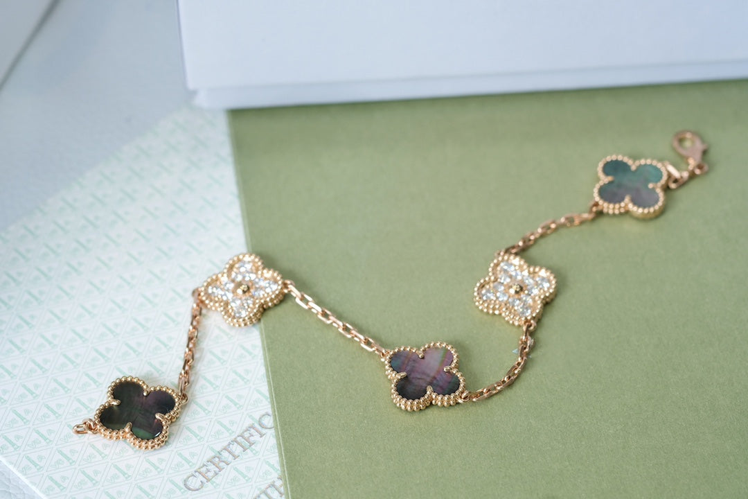 [Glimmer] CLOVER 5 MOTIF GRAY MOP BRACELET COLLECTION