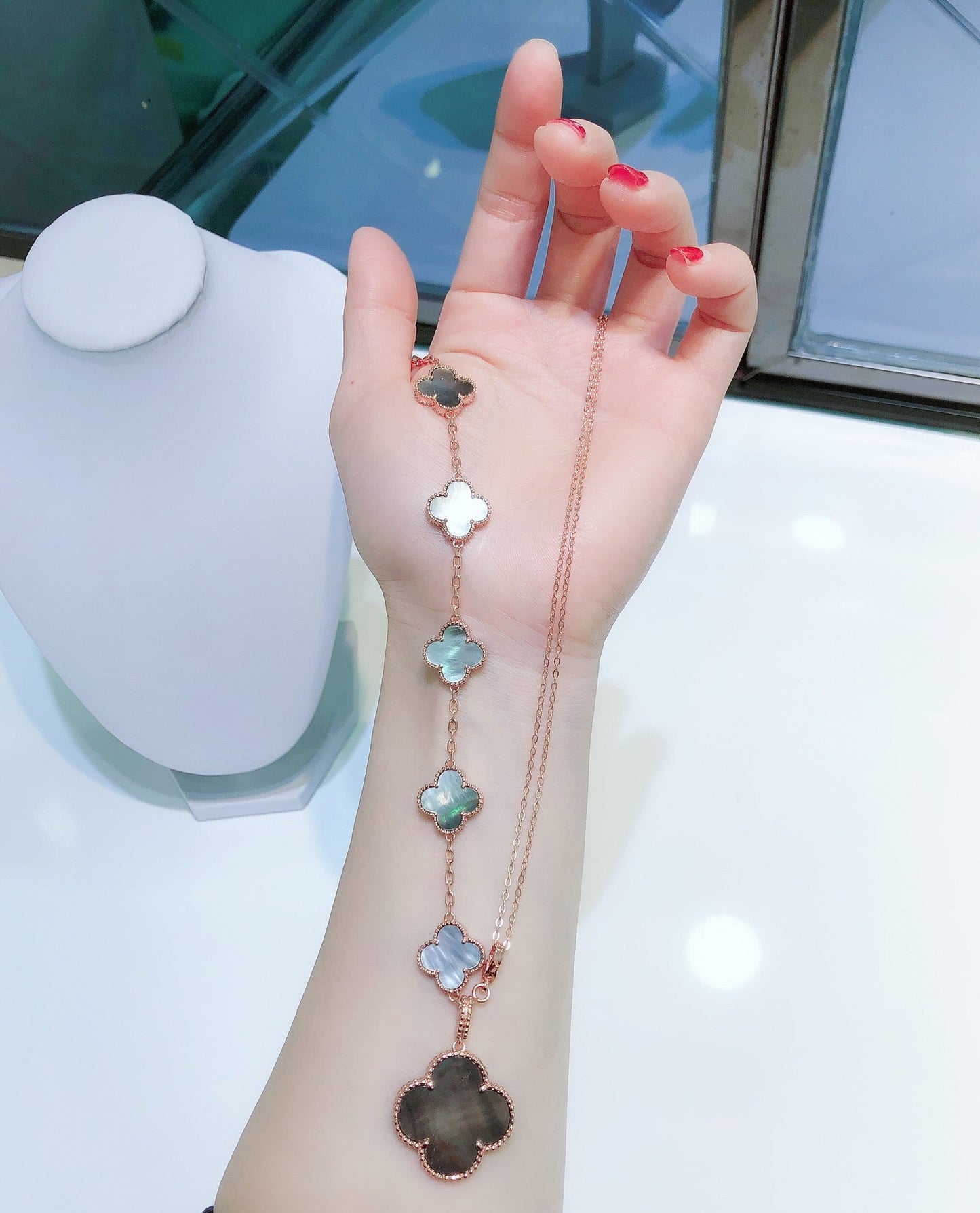 [Glimmer]COMBINED BRACELET 5 MOTIFS AND NECKLACE DARK MOP Glimmer GOLD