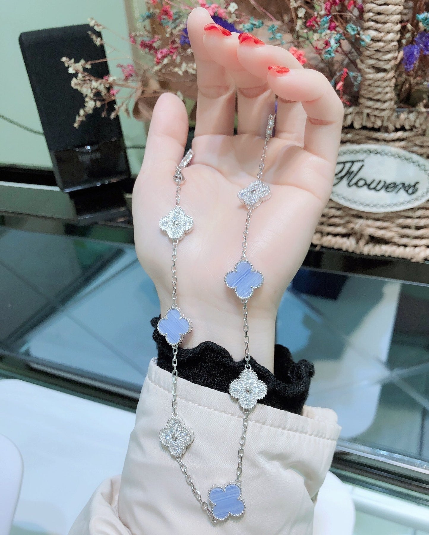 [Glimmer]CLOVER 10 MOTIFS CHALCEDONY DIAMONDS SILVER NECKLACE